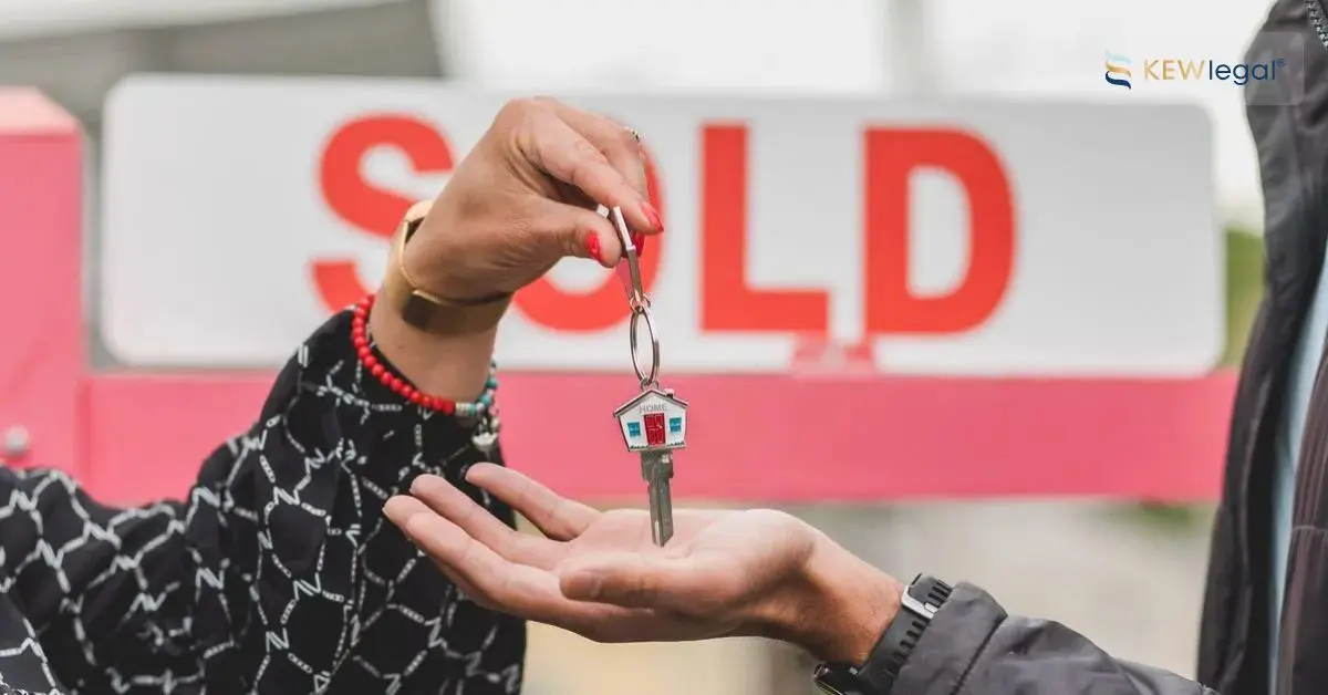 An image accompanying the article "Florida Title, Escrow, and Closing Issues: What Buyers and Sellers Need to Know".